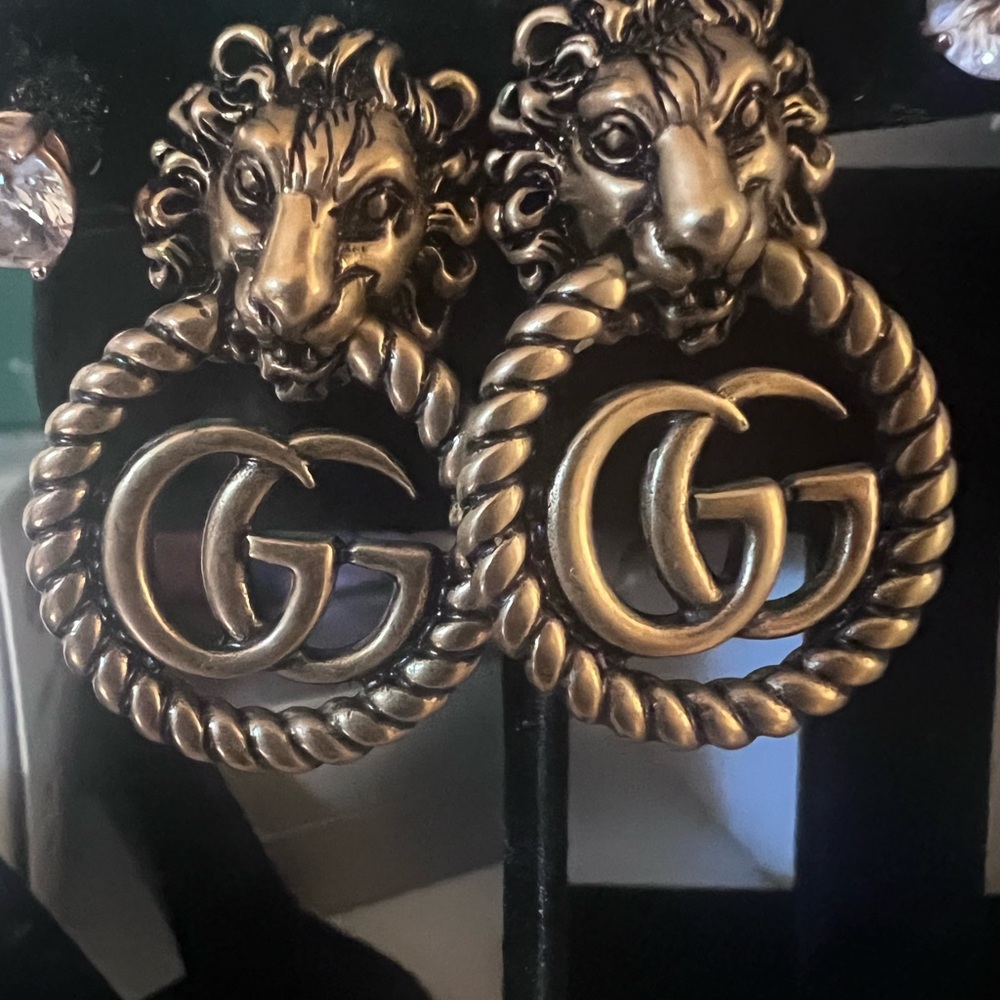 Gucci Lion Head Double G clip on earrings, complete with bag, box & pouch - Picture 6 of 12